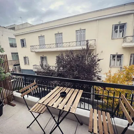 Luxurious Wooden Detail Flat In Center Διαμέρισμα *