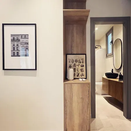 Luxurious Wooden Detail Flat In Center * Chalkís