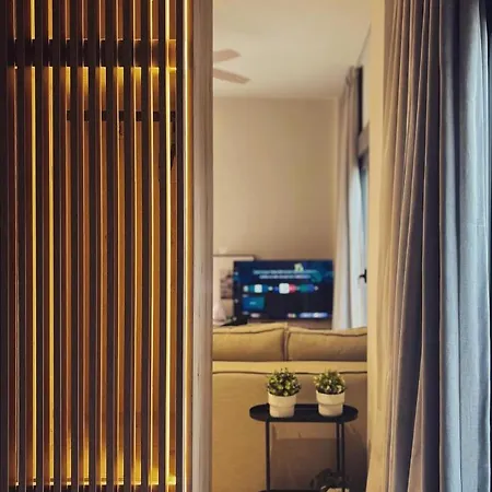 شقة Luxurious Wooden Detail Flat In Center *