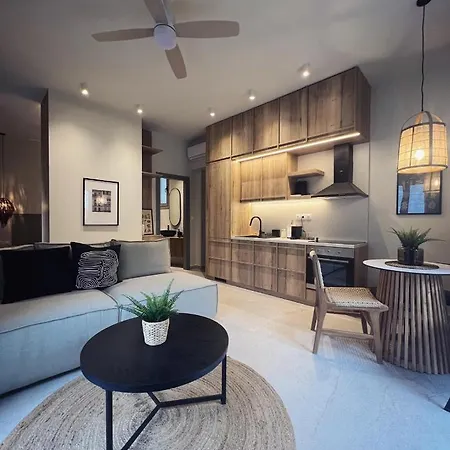 Luxurious Wooden Detail Flat In Center Apartment