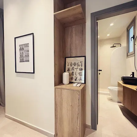 Luxurious Wooden Detail Flat In Center شقة Chalkís