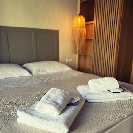 شقة Luxurious Wooden Detail Flat In Center *