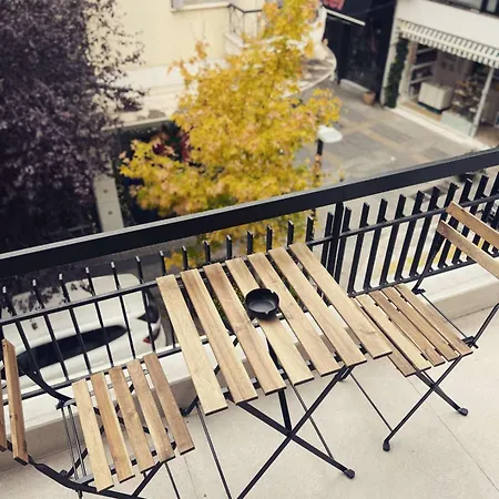 Apartment Luxurious Wooden Detail Flat In Center Chalkida