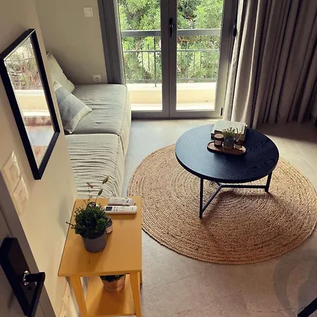 Luxurious Wooden Detail Flat In Center * Chalkís