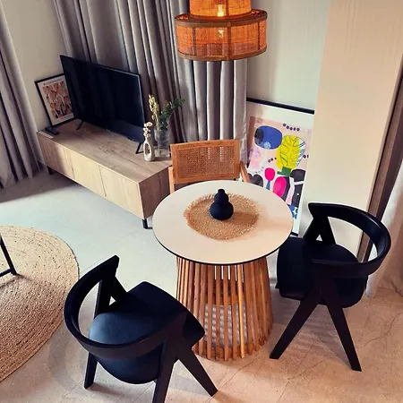 Luxurious Wooden Detail Flat In Center Apartment