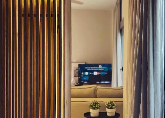 Apartment Luxurious Wooden Detail Flat In Center *