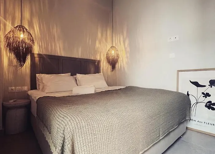 Luxurious Wooden Detail Flat In Center Chalkida