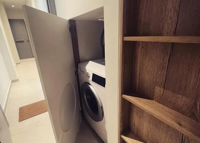 Apartment Luxurious Wooden Detail Flat In Center