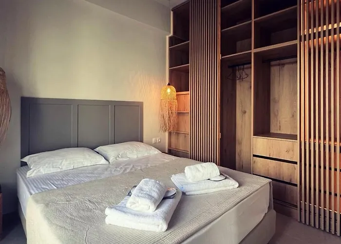 Luxurious Wooden Detail Flat In Center Apartment Chalkida