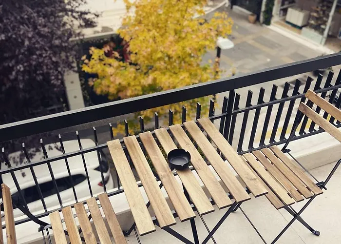 Apartment Luxurious Wooden Detail Flat In Center Chalkida