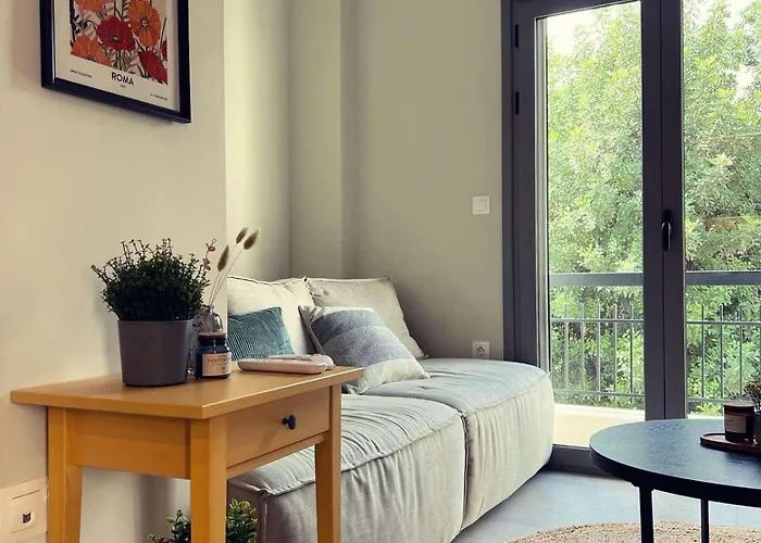 Luxurious Wooden Detail Flat In Center Apartment