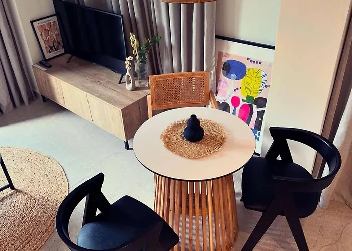 Luxurious Wooden Detail Flat In Center Apartment